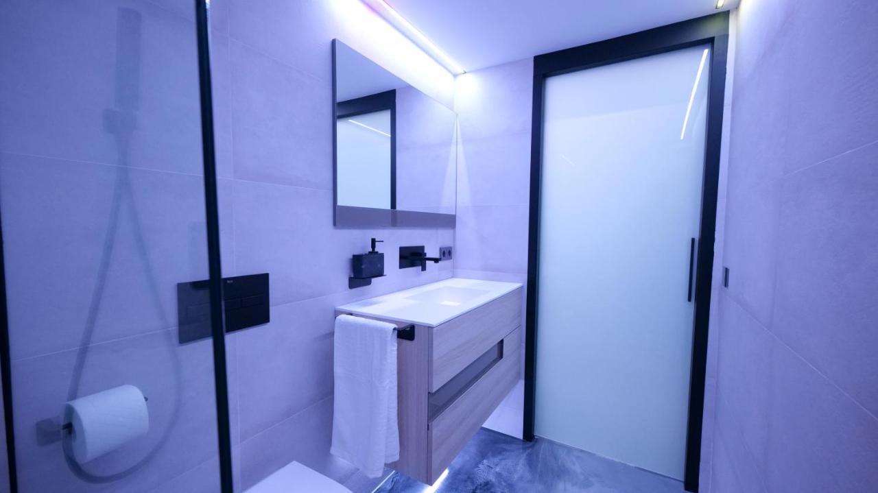 La Farola - Luxury Domotic Flat In Puerto Deportivo Lägenhet Marbella Exteriör bild