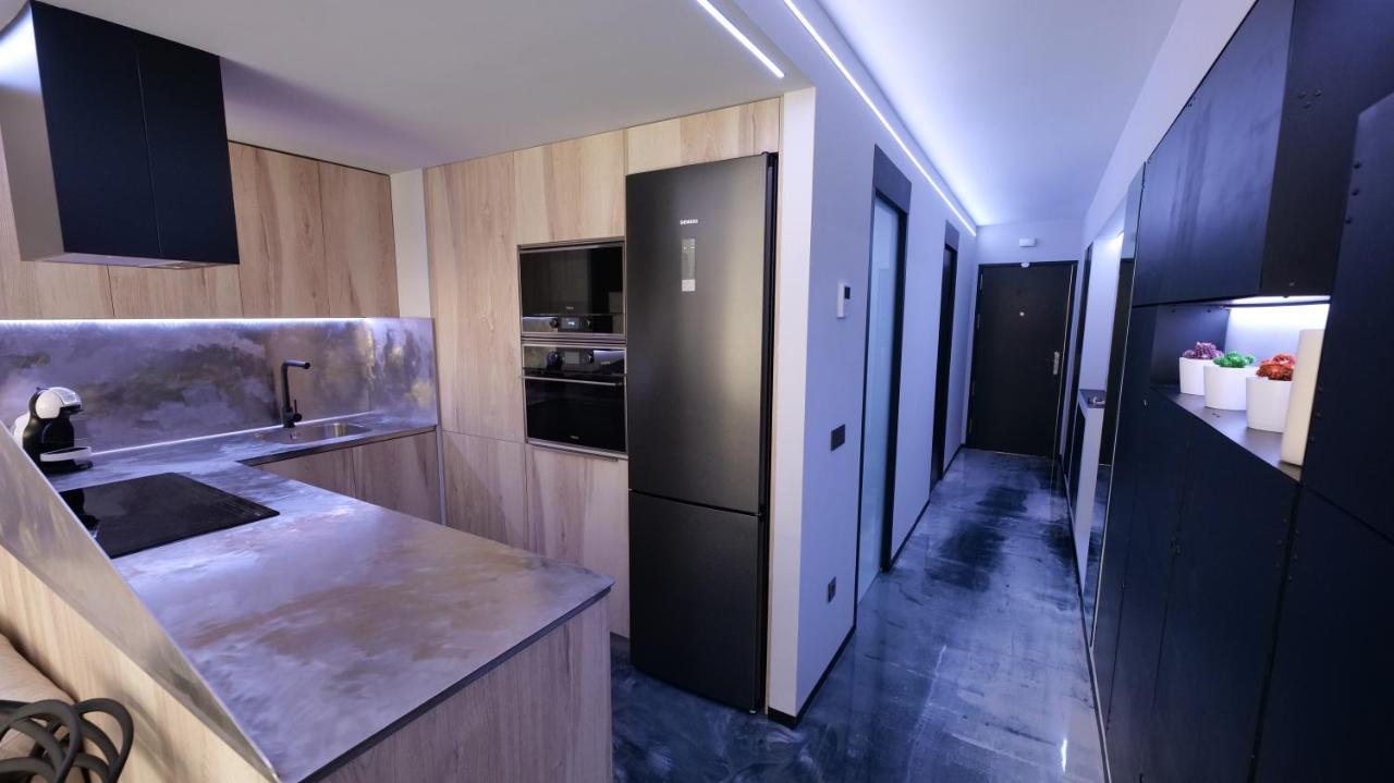 La Farola - Luxury Domotic Flat In Puerto Deportivo Lägenhet Marbella Exteriör bild