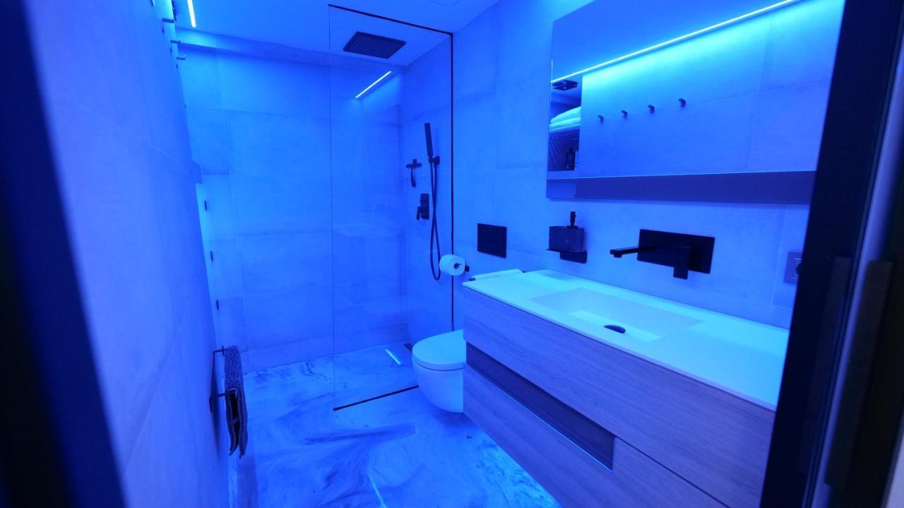 La Farola - Luxury Domotic Flat In Puerto Deportivo Lägenhet Marbella Exteriör bild