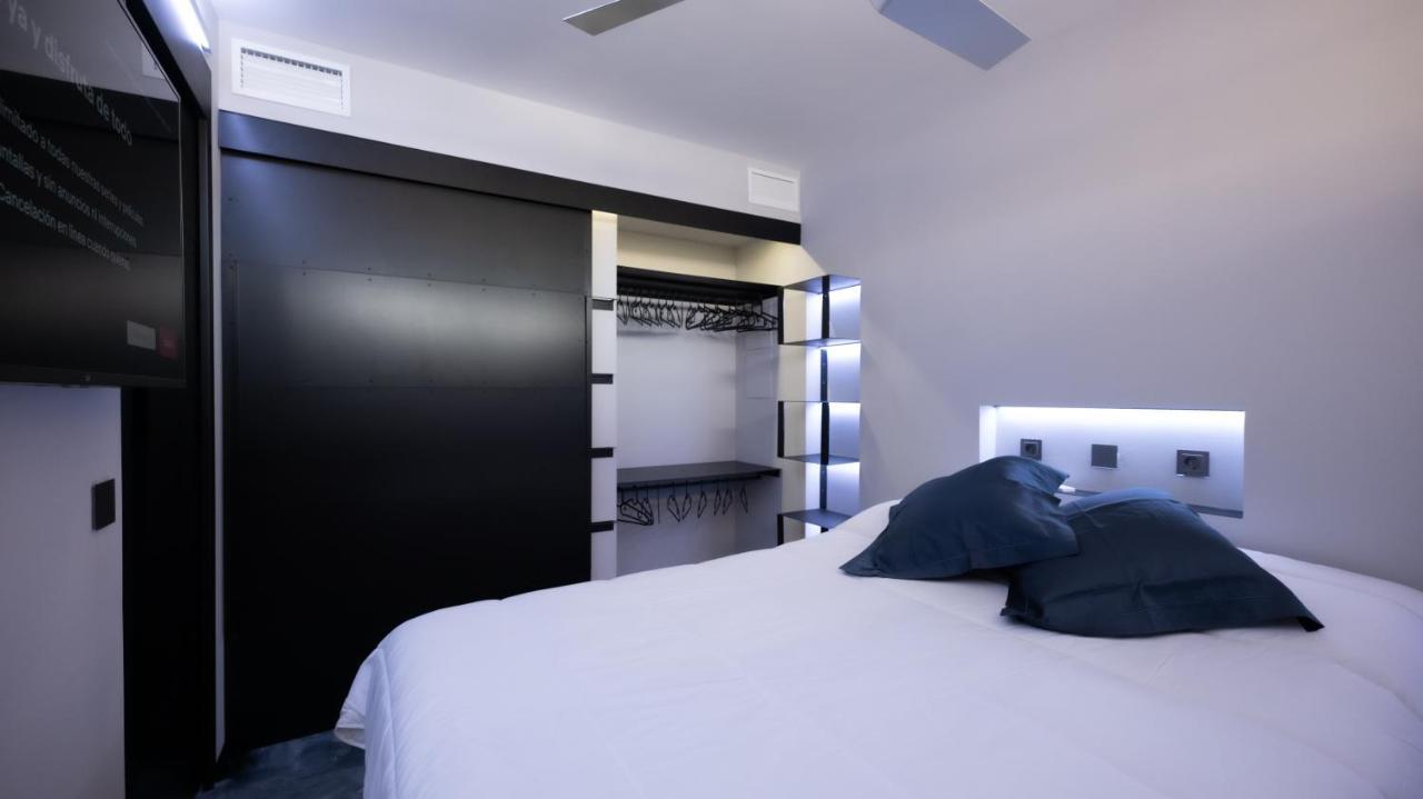 La Farola - Luxury Domotic Flat In Puerto Deportivo Lägenhet Marbella Exteriör bild