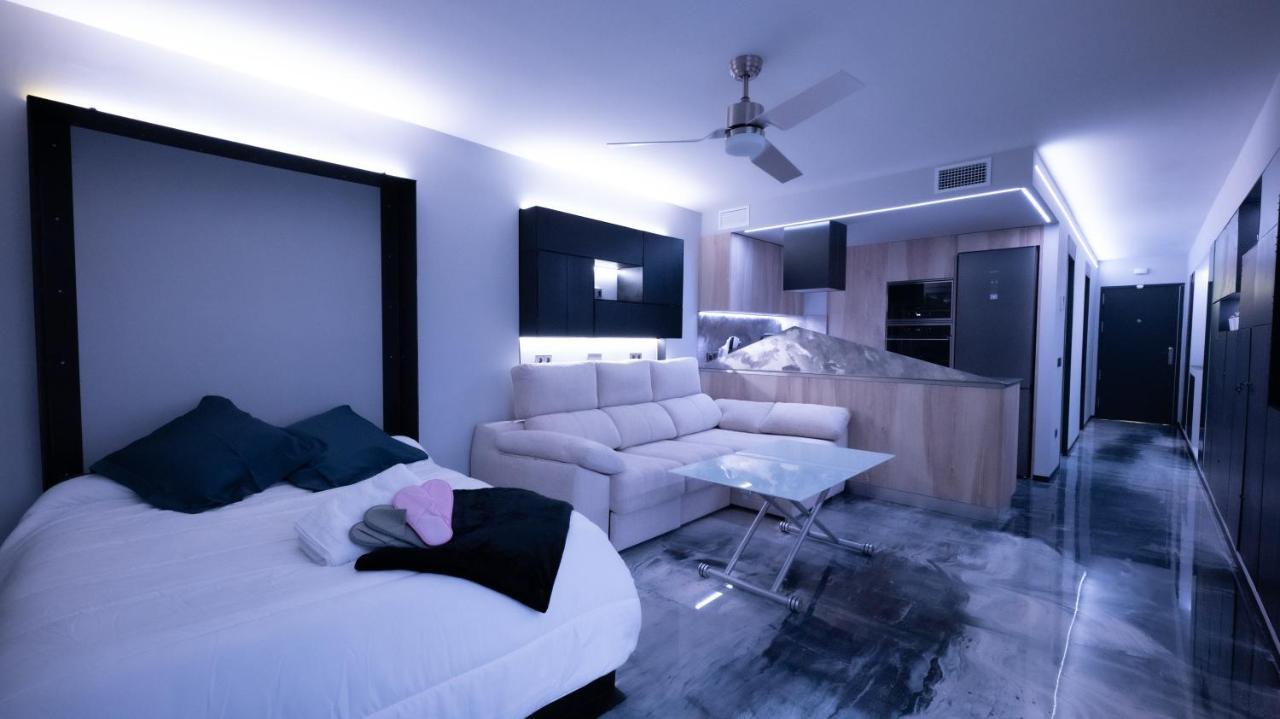 La Farola - Luxury Domotic Flat In Puerto Deportivo Lägenhet Marbella Exteriör bild