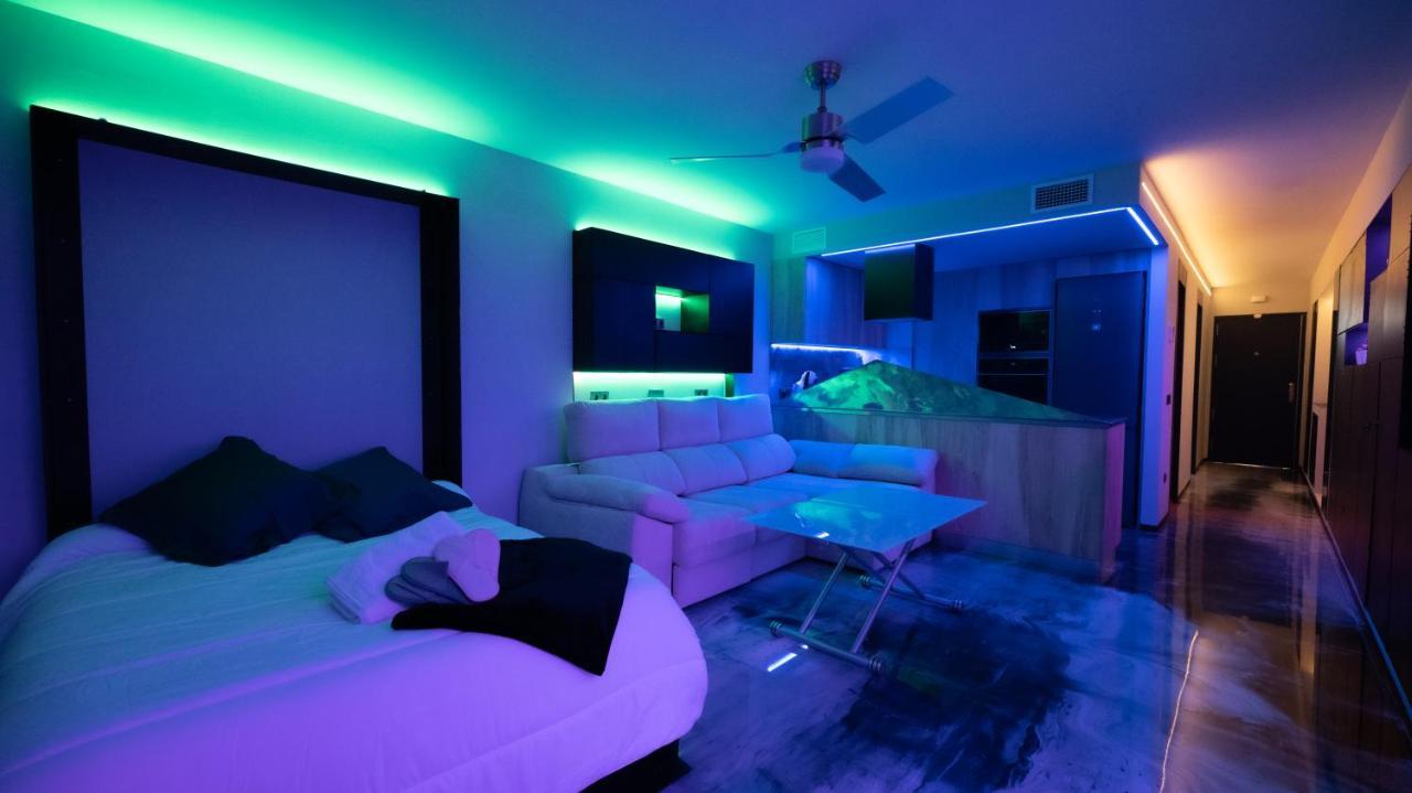 La Farola - Luxury Domotic Flat In Puerto Deportivo Lägenhet Marbella Exteriör bild