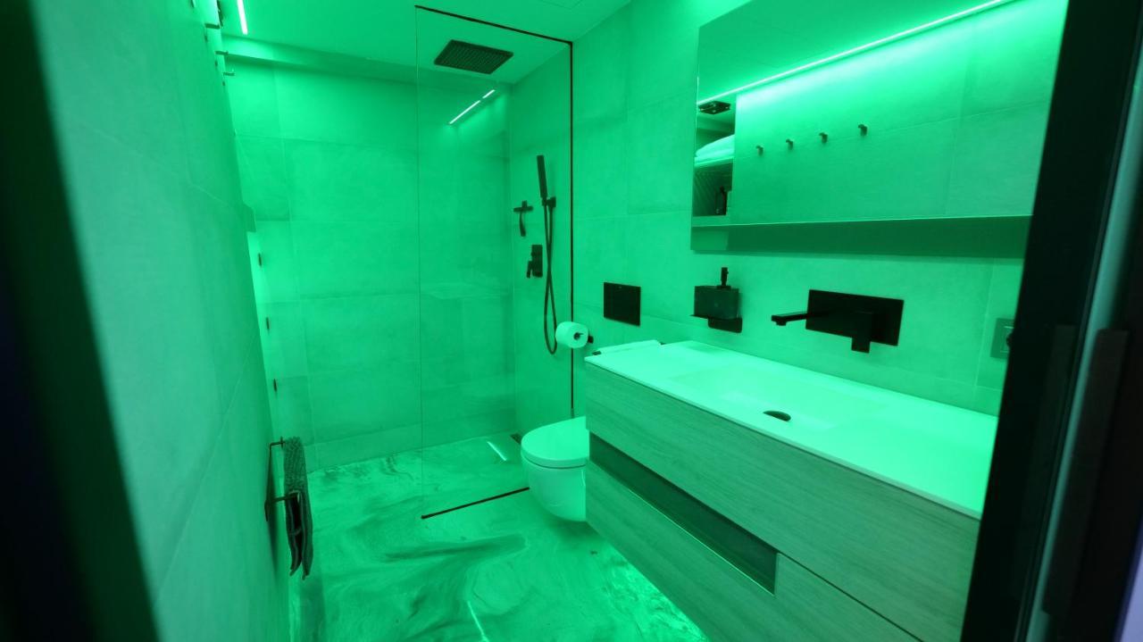 La Farola - Luxury Domotic Flat In Puerto Deportivo Lägenhet Marbella Exteriör bild