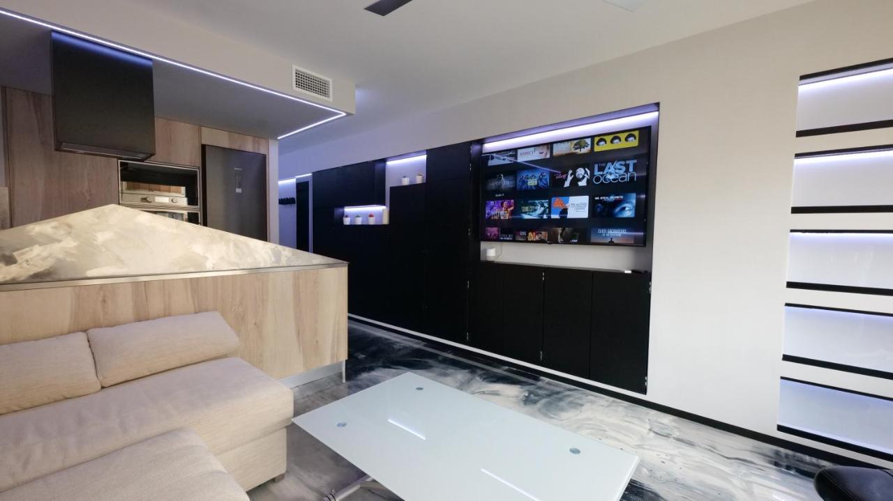 La Farola - Luxury Domotic Flat In Puerto Deportivo Lägenhet Marbella Exteriör bild