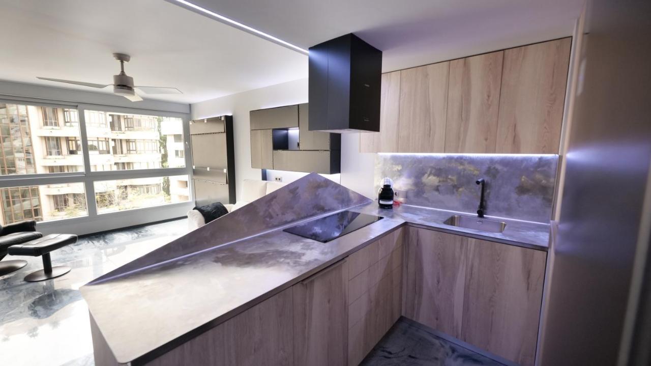 La Farola - Luxury Domotic Flat In Puerto Deportivo Lägenhet Marbella Exteriör bild