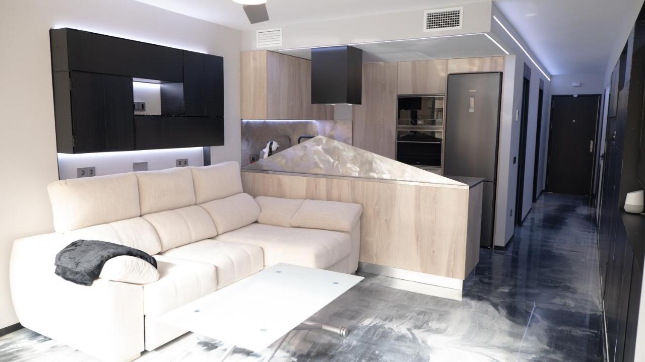 La Farola - Luxury Domotic Flat In Puerto Deportivo Lägenhet Marbella Exteriör bild