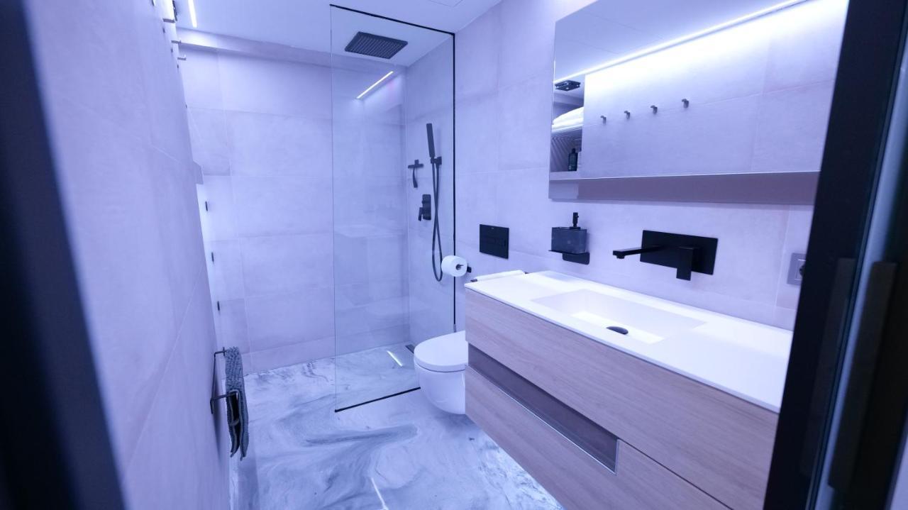 La Farola - Luxury Domotic Flat In Puerto Deportivo Lägenhet Marbella Exteriör bild