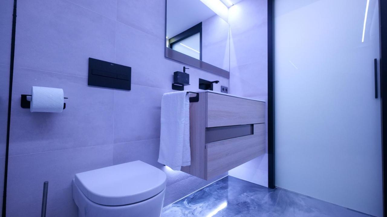 La Farola - Luxury Domotic Flat In Puerto Deportivo Lägenhet Marbella Exteriör bild