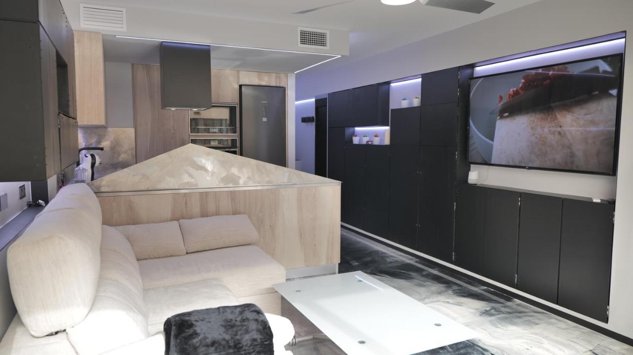 La Farola - Luxury Domotic Flat In Puerto Deportivo Lägenhet Marbella Exteriör bild